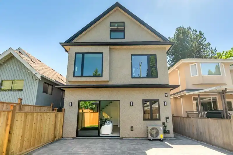 2 3771 W KING EDWARD AVENUE - photo 1 of 35