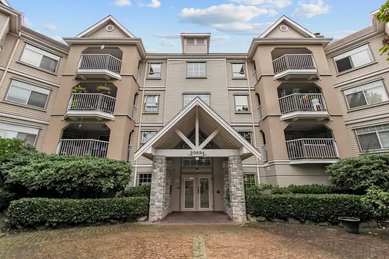 111 20894 57 AVENUE - photo 1 of 20