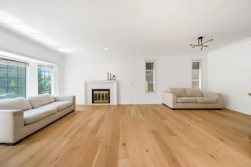 1611 E 57TH AVENUE - photo 3 of 29