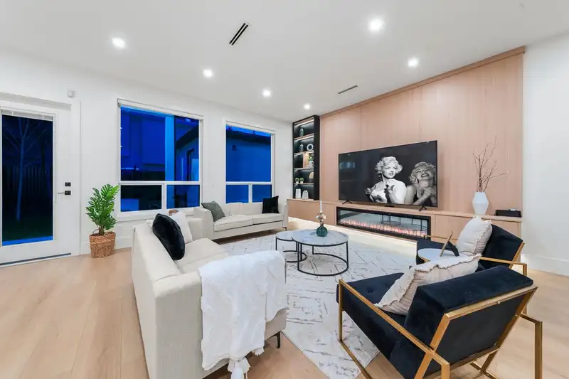 11648 94A AVENUE - photo 4 of 40