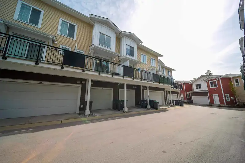 50 16561 17A AVENUE - photo 2 of 38