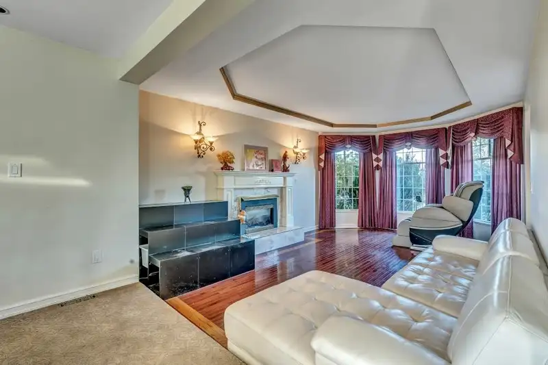 17986 67 AVENUE - photo 2 of 37