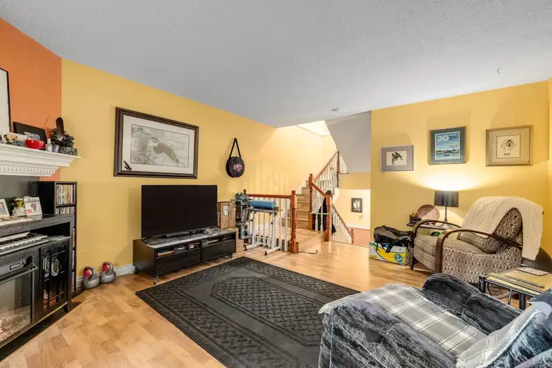 14810 HOLLY PARK LANE - photo 4 of 23