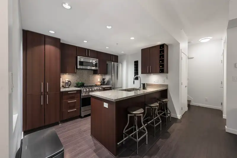 152 W 1ST AVENUE - photo 3 of 40