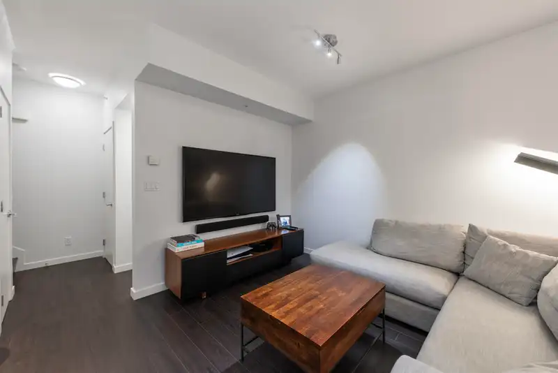 152 W 1ST AVENUE - photo 4 of 40