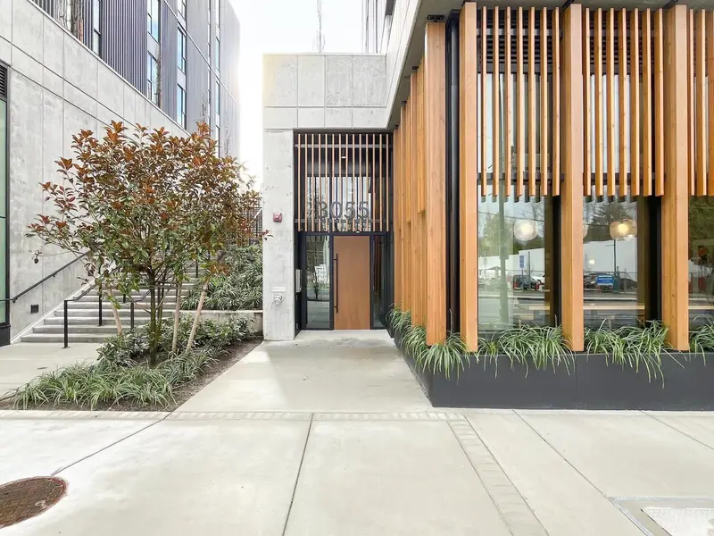 302 3055 MURRAY STREET - photo 2 of 25