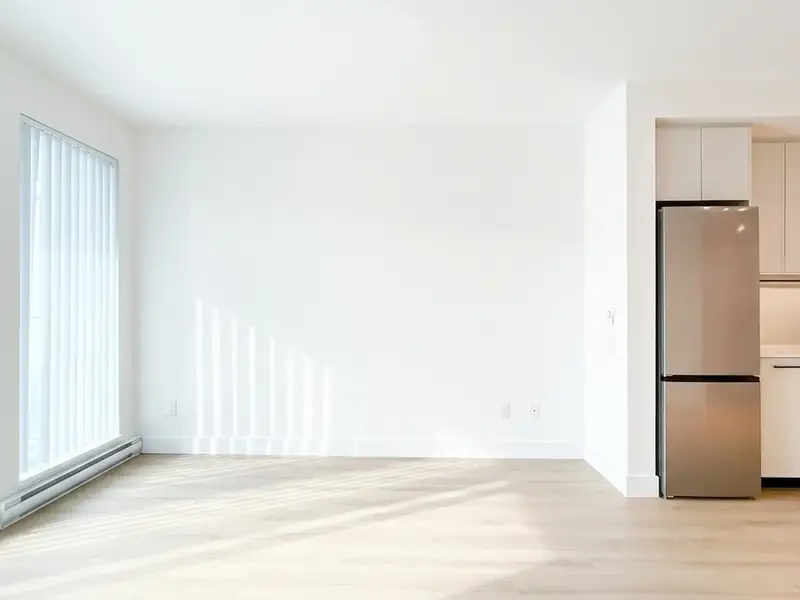 302 3055 MURRAY STREET - photo 4 of 25