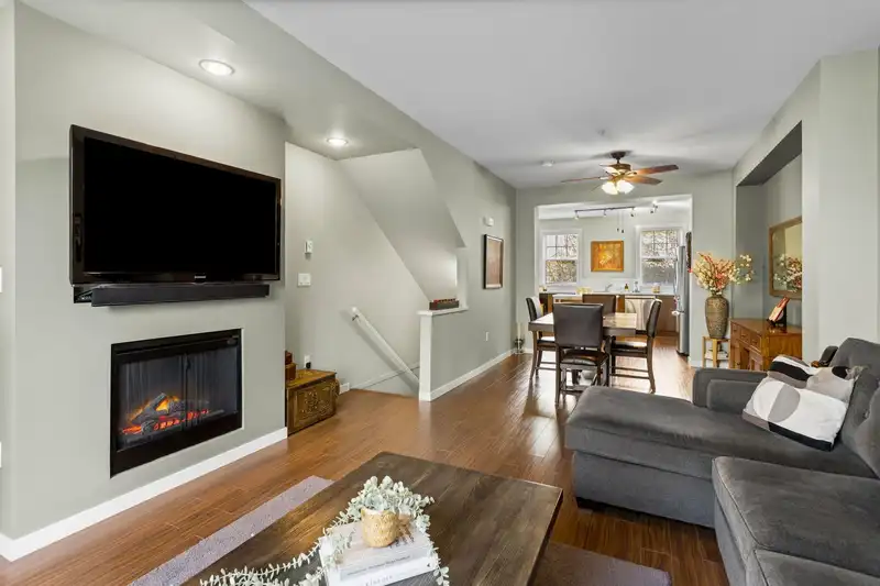 25 2495 DAVIES AVENUE - photo 4 of 26