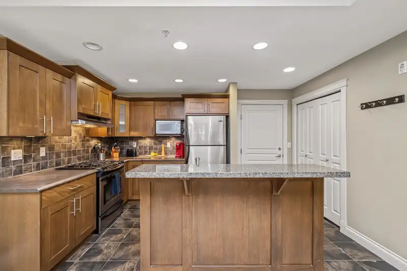 109 15357 17A AVENUE - photo 4 of 33