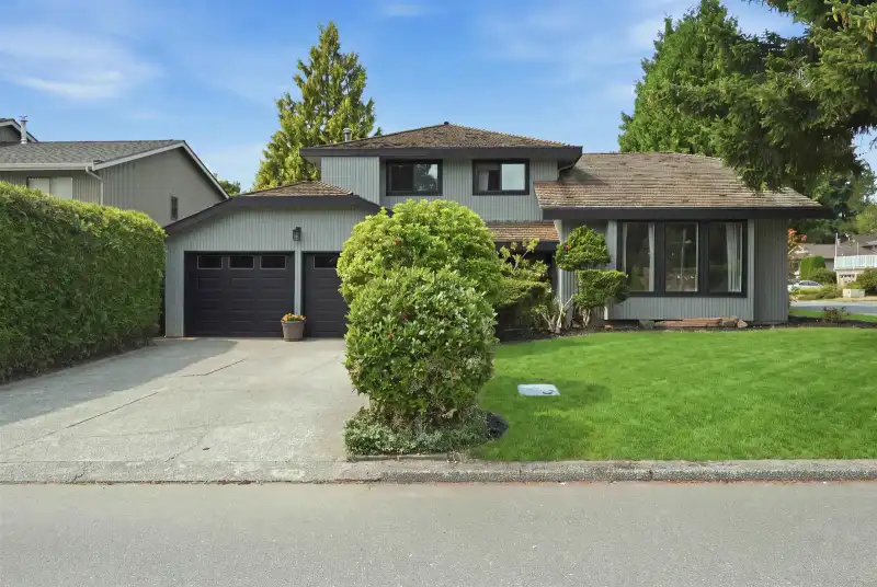 7797 STAMFORD PLACE - photo 1 of 40