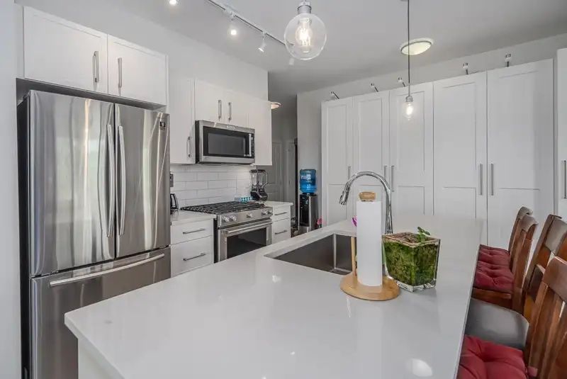 208 22136 49 AVENUE - photo 2 of 32