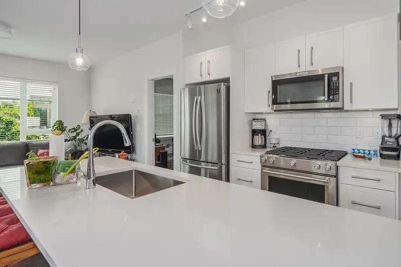 208 22136 49 AVENUE - photo 3 of 32