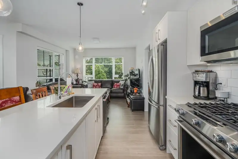 208 22136 49 AVENUE - photo 4 of 32