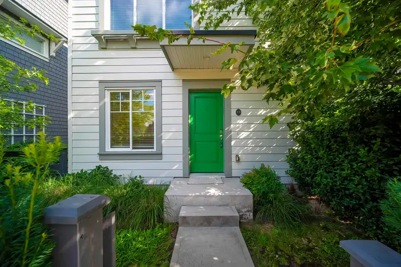 19 15489 99A AVENUE - photo 3 of 28