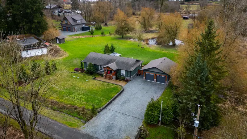 23544 20 AVENUE - photo 4 of 25