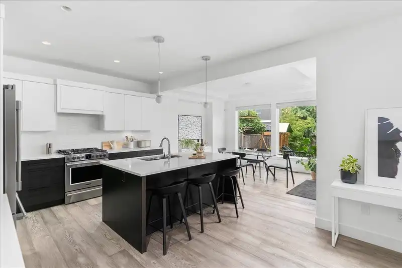 8459 207 STREET - photo 3 of 38