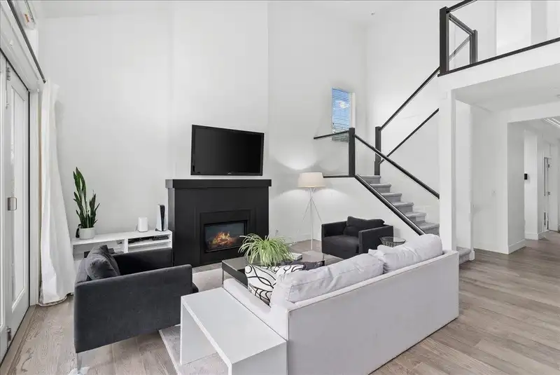 8459 207 STREET - photo 4 of 38