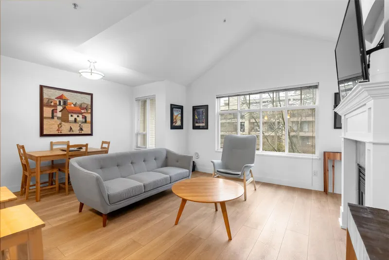 302 333 E 1ST STREET - photo 2 of 20