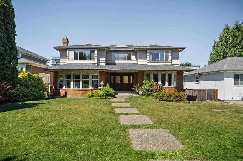 455 W 26TH AVENUE - photo 1 of 39
