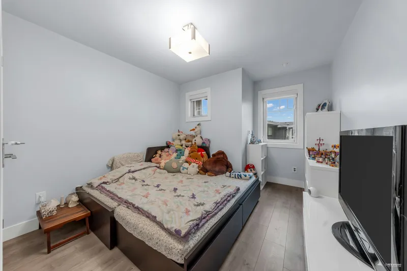 3 188 WOOD STREET - photo 4 of 25