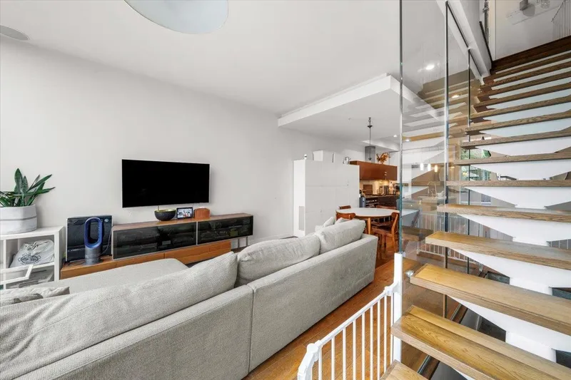 3485 VICTORIA DRIVE - photo 3 of 25