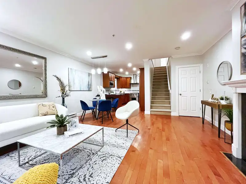 3 1135 BARCLAY STREET - photo 4 of 22