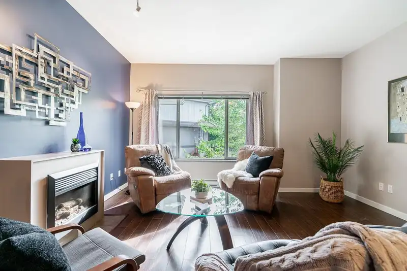 20 18701 66 AVENUE - photo 2 of 40