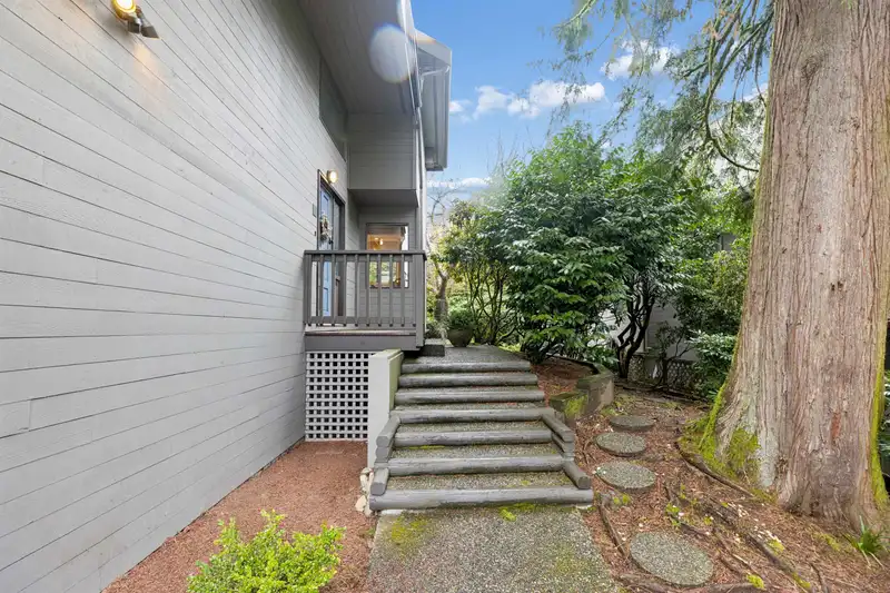 4306 NAUGHTON AVENUE - photo 4 of 33