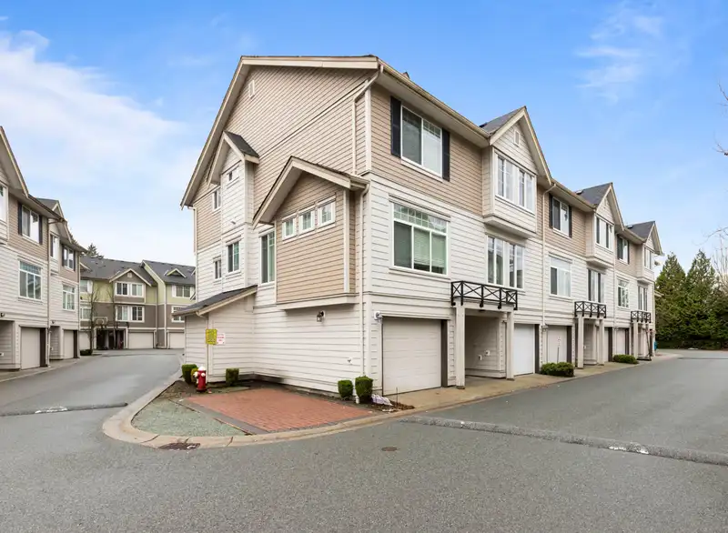 43 15399 GUILDFORD DRIVE - photo 2 of 40