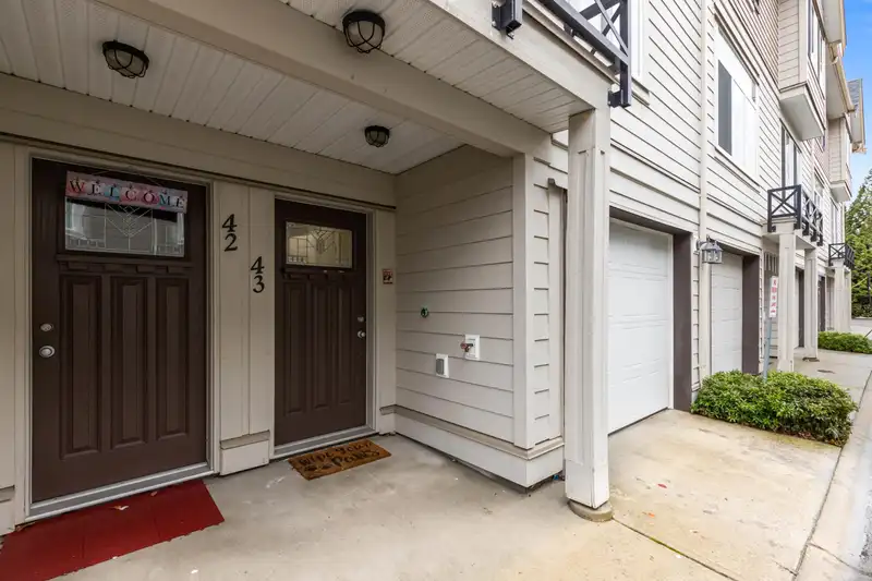 43 15399 GUILDFORD DRIVE - photo 3 of 40