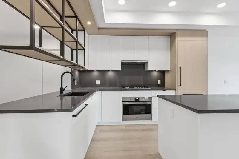 202 2268 E BROADWAY - photo 3 of 19
