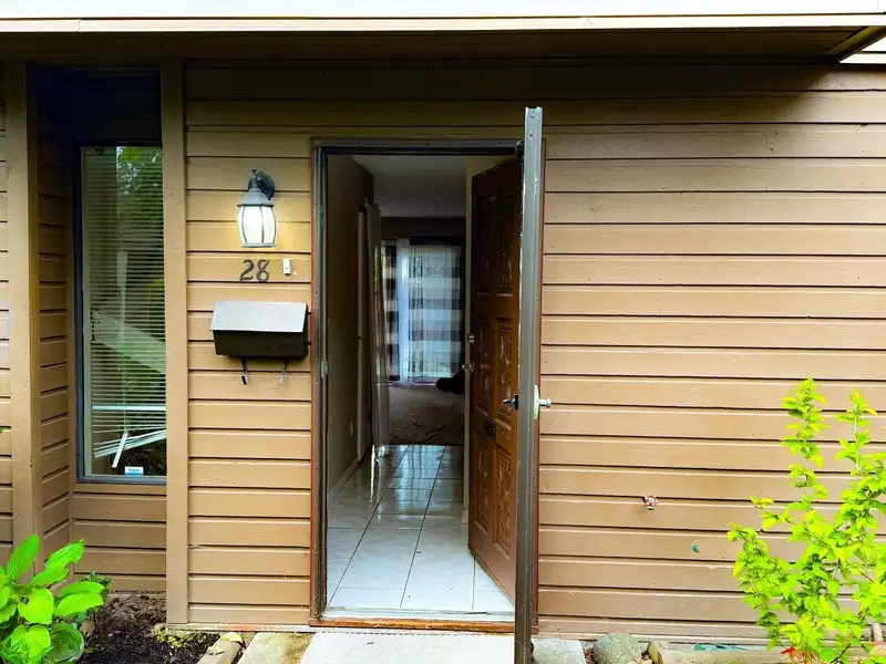 28 9400 128 STREET - photo 2 of 14