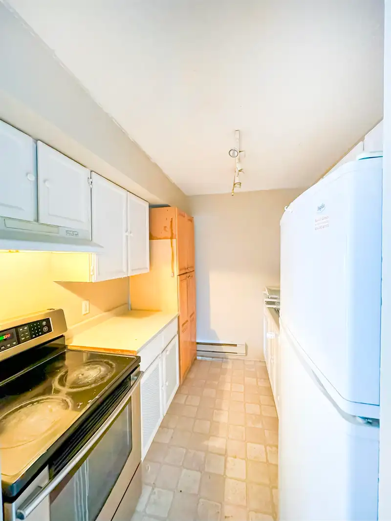 28 9400 128 STREET - photo 4 of 14