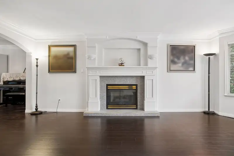 6080 GRANVILLE AVENUE - photo 4 of 38