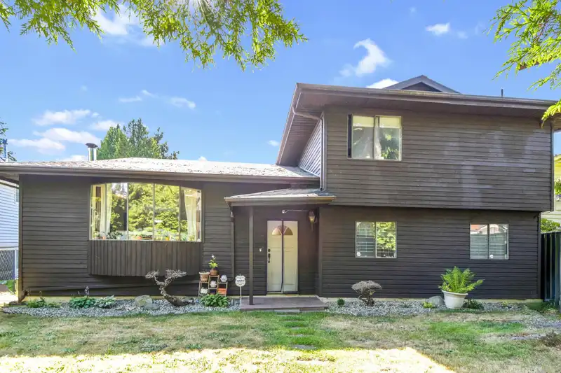 8473 152 STREET - photo 1 of 33