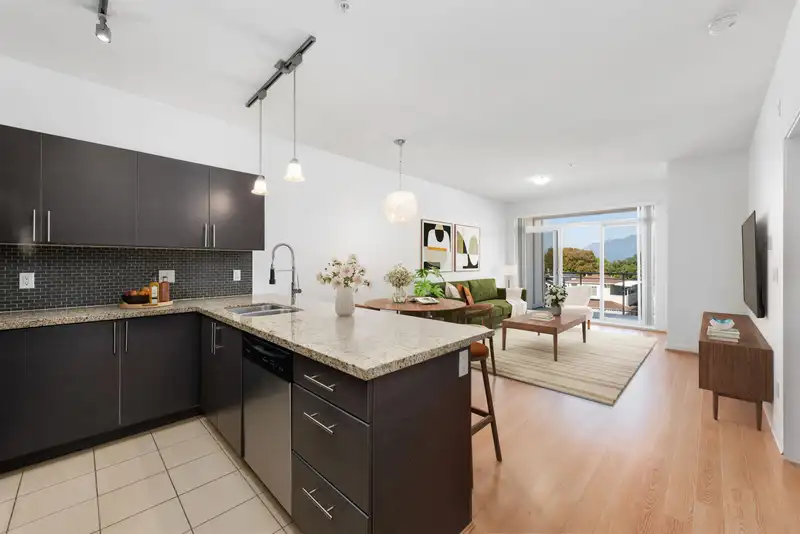 327 2239 KINGSWAY - photo 2 of 34