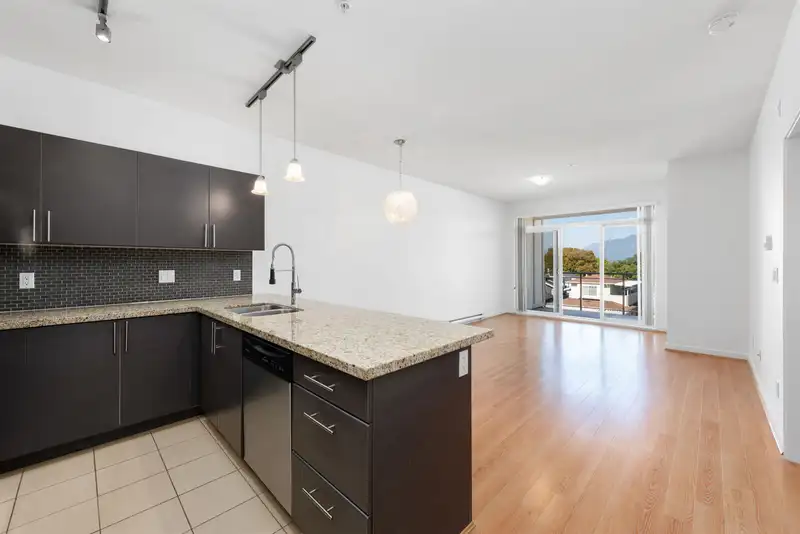 327 2239 KINGSWAY - photo 3 of 34