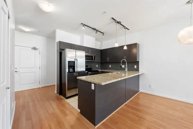 327 2239 KINGSWAY - photo 4 of 34