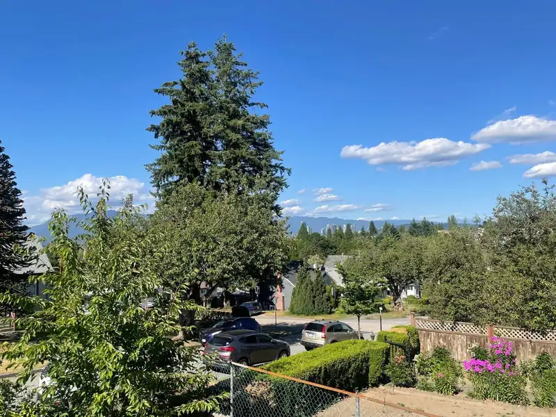 2478 E 28TH AVENUE - photo 3 of 8