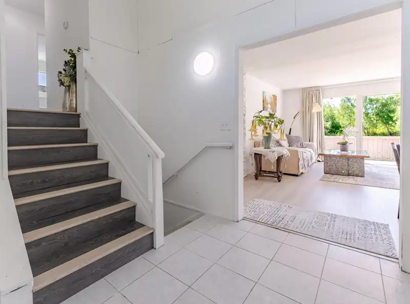11480 GRANVILLE AVENUE - photo 3 of 32