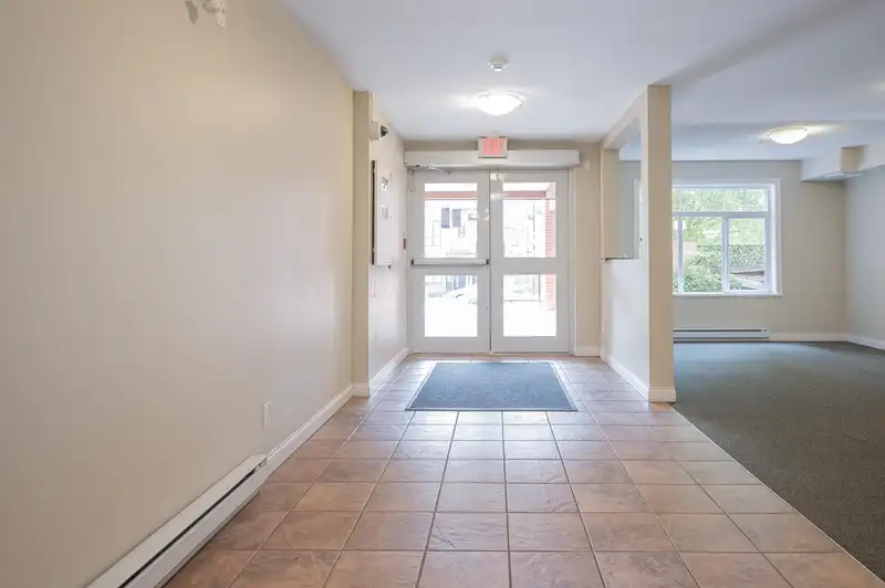 411 5516 198TH STREET - photo 4 of 40