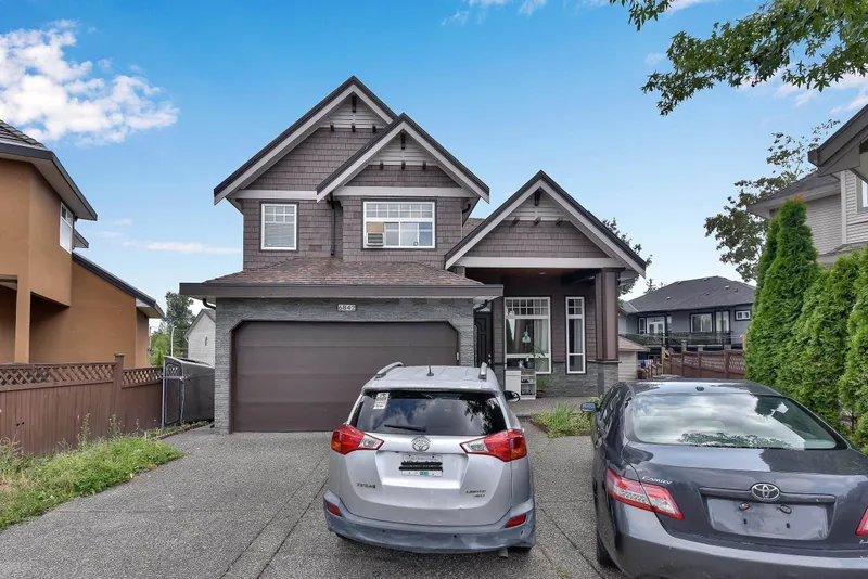 6842 131 STREET - photo 2 of 25