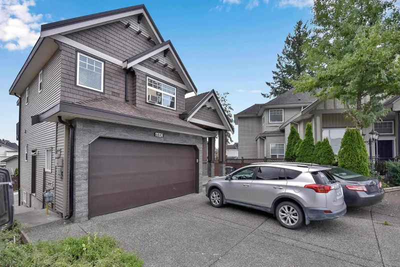 6842 131 STREET - photo 3 of 25