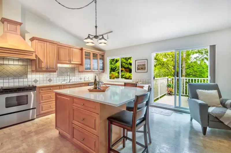 171 101 PARKSIDE DRIVE - photo 1 of 33