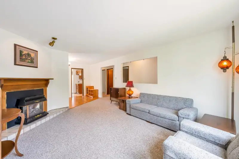 1570 161 STREET - photo 4 of 40