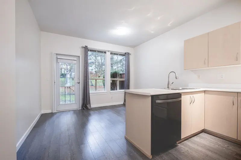 34 14952 58 AVENUE - photo 4 of 21