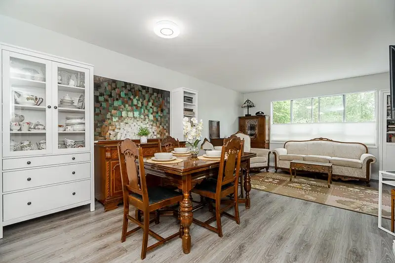 212 15991 THRIFT AVENUE - photo 4 of 25