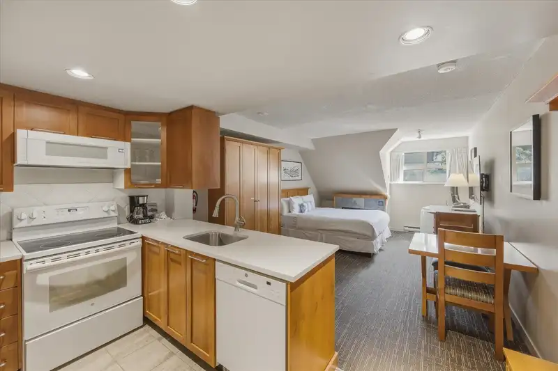 4402 4295 BLACKCOMB WAY - photo 2 of 15