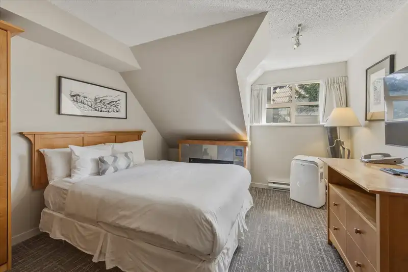 4402 4295 BLACKCOMB WAY - photo 3 of 15