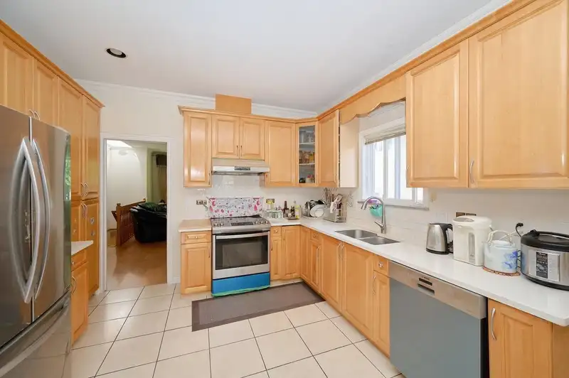 2326 CHARLES STREET - photo 4 of 8
